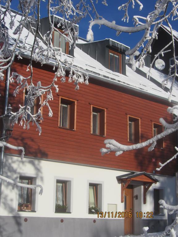 Apartmany Na Namesti Bozi Dar Exterior photo