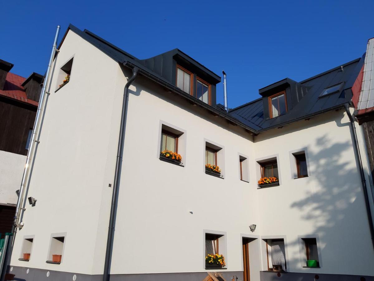Apartmany Na Namesti Bozi Dar Exterior photo